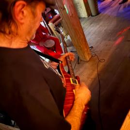 1365e72c-ff7f-4bec-aac1-83a2051703aa